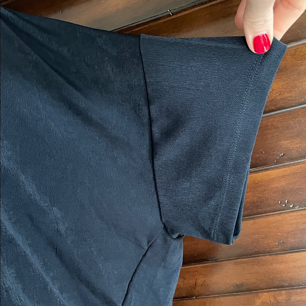 NWT Women's Navy Acetate Drama V-Neck Top Size 2 Medium Large 3/4 sleeve - Picture 5 of 9